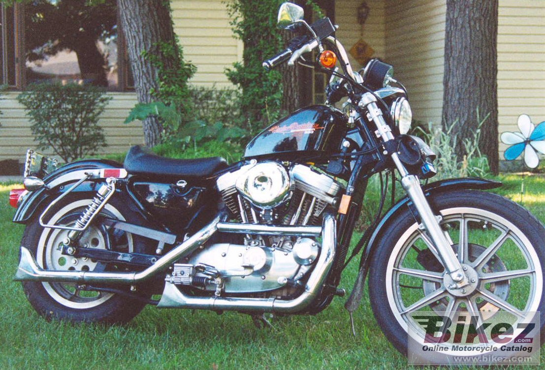 Big BikerChicks Sporty 883 sportster hugger picture and wallpaper from Bikez.com